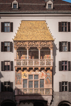 Ornate Goldenes Dachl landmark shines in Innsbruck old town with gilded roof, frescoed balcony and intricate carvings, cinematic historic gem ideal for heritage campaigns.