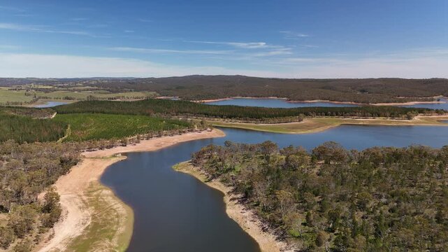 South Para Reservoir Reserve, Williamstown, South Australia &ndash; 4K aerial drone footage of winding reservoir lake, forest landscape and scenic water catchment area