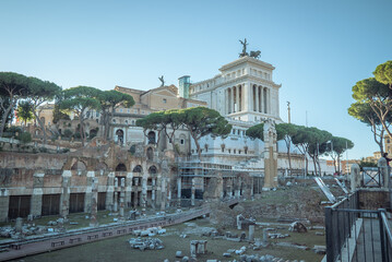 Fototapeta premium Rome, Italy: Ancient Roman ruins and modern monument in Rome