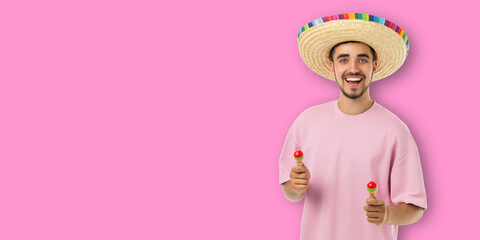 Obraz premium Cinco de Mayo, Young man in sombrero smiles with maracas