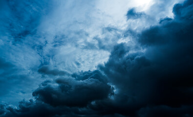 Obraz premium Cloud storm sky dark rain lightning thunder stormy typhoon nature light scene rainy atmosphere damage effect carbon dioxide dust air pollution 2.5 Pm, texture nature windstorm weather skyscape.