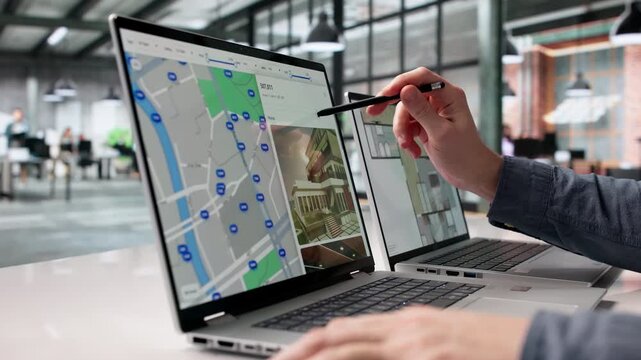 Real Estate Agent Using Software