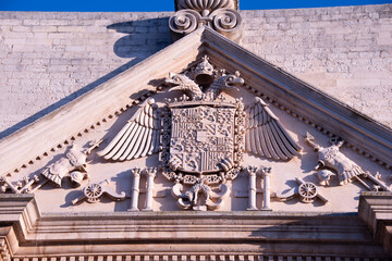  Porta Napoli, the grand triumphal arch welcoming visitors to the Baroque city of Lecce, southern Italy © lucazzitto