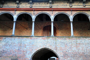 Detail of a historic brick building with multiple arched openings, Bruges © Rudolf Tepfenhart
