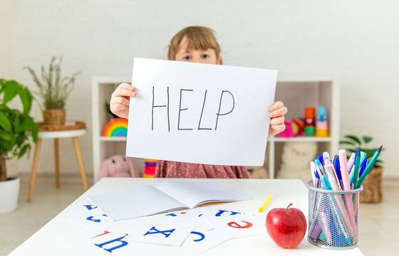 The child is doing homework at home, please help. Selective focus