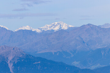 Obraz premium Glacier ridges shimmering on the far horizon