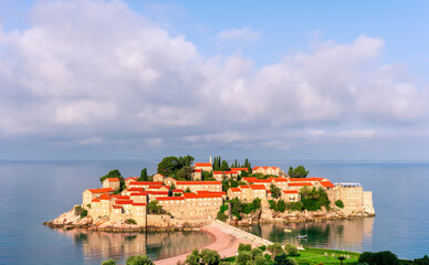 Obraz premium panoramic landscape of sea island sunrise or sunset with beautiful orange roofs and buildings, sea gulf water and scrnic colorful morning cloudy sky on background