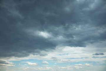 Obraz premium Beautiful view of stormy sky with rainy clouds as background