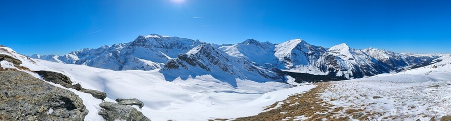 Fototapeta premium sunny winter day in the Alps