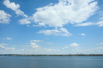 Obraz premium Beautiful view of blue sky with clouds over sea as background