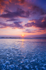 Naklejka premium sea sunset sun is down