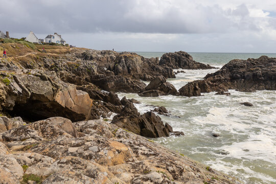 Site prot&eacute;g&eacute;, la Grande c&ocirc;te, aussi connue sous le nom de c&ocirc;te sauvage, est une succession de falaises granitiques et de criques face &agrave; l&rsquo;Atlantique entre le Pouliguen, Batz-sur-Mer et Le Croisic
