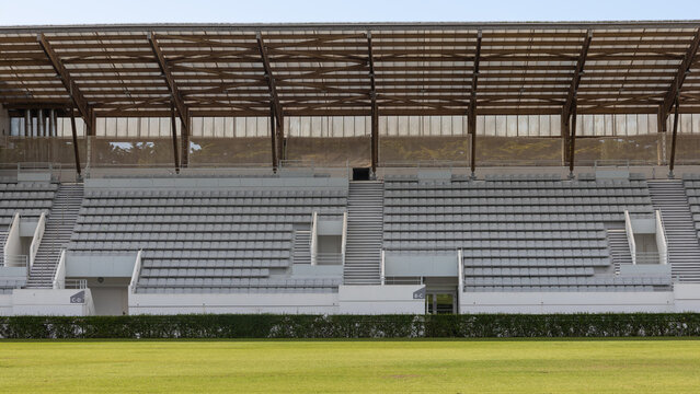 hippodrome avec tribunes vides