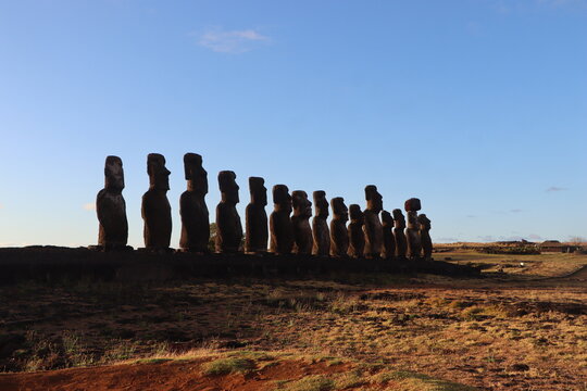 Moai statues at Ahu Tongariki on Easter Island
Moai-Statuen von Ahu Tongariki auf der Osterinsel, Chile