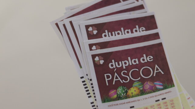 Cartelas da promo&ccedil;&atilde;o Dupla de P&aacute;scoa em Mogi das Cruzes, SP, registradas em 10 de junho de 2026, representando sorteio, campanha promocional e a&ccedil;&atilde;o comercial.