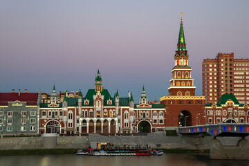 Obraz premium View on the Spasskaya Tower and the wedding Palace in the evening illumination, Yoshkar-Ola. Republic of Mari El