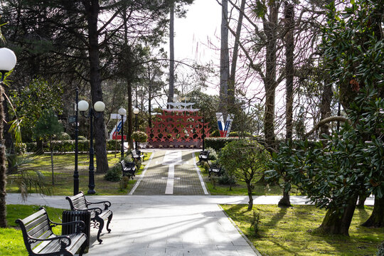 A path in the park and a monument in the shape of the letters Z and V. On the Z is the inscription -Strength in Truth,- and on the V is written -We Don't Abandon Our People