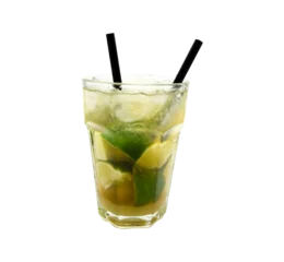 Cocktail Caipirinha mit Eis und Strohhalmen Studio freigestellt © pusteflower9024