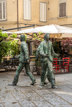 Bronze statue Giro del Sole by Roberto Barni, depicting three blindfolded men, located in Piazzetta dell Ortaggio, in Pistoia, Tuscany, Italy
