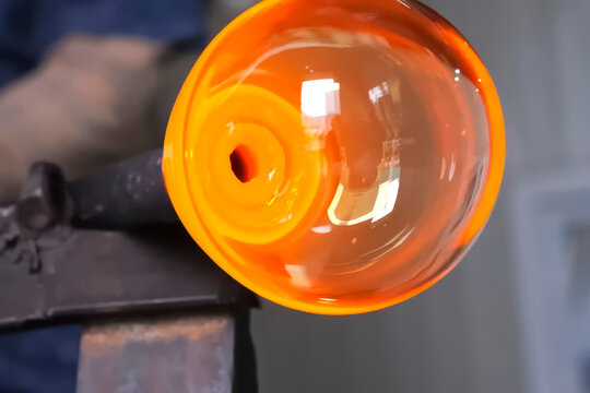 Creation of glass vessels by method of molded blowing of hot gla