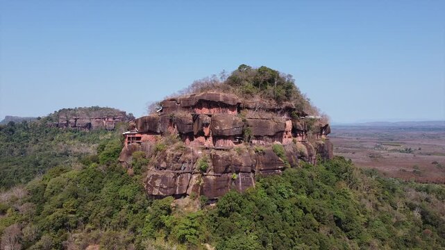 プートーク・ブンカーン県の岩山のお寺を空撮　Phu Thok, Bueng Kan, Thailand　Drone Shooting