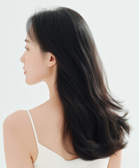 Naklejka premium 日本人, 女性, 10代, 20代, 後ろ姿, ヘアケア, 美肌, 黒髪, ロングヘア, 白背景, スキンケア, 背中, 振り返る, 透明感, 清潔感, 爽やか, ポートレート, キャミソール, 白, 輝き, 素肌, 美容, ナチュラル, 健康的, ライフスタイル, 1人, 切り抜き, コピースペース, 広告素材, 基礎化粧品, 若い, Z世代, 清楚, 髪, ツヤ髪, サロン, 美容室, ボディ