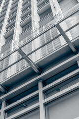 Obraz premium Modern building facade viewed from low angled exterior