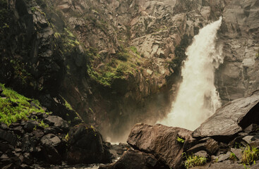 empty stone podium in the backcountry