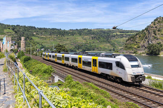Regional train of TransRegio MittelrheinBahn type Siemens Desiro Mainline on the West Rhine Railway in Oberwesel, Germany