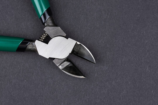 Wire cutting pliers, also known as diagonal cutting pliers or side cutters, are hand tools designed for cutting wires, cables