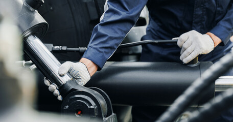 Mechanic diagnostics pipe system of hydraulic hose valves in industry machinery truck