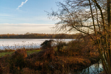 Jezioro Duże w Utrata i wieża widokowa © rob