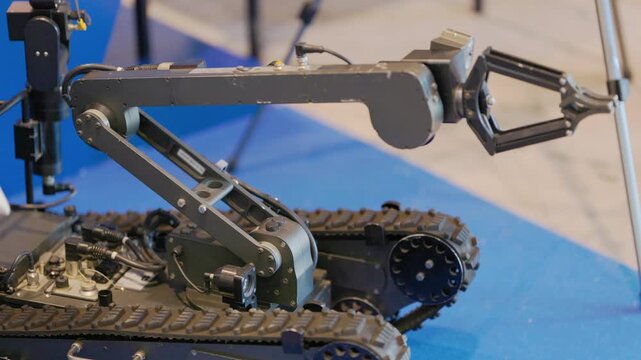 Military robotic arm opening and closing claw manipulator