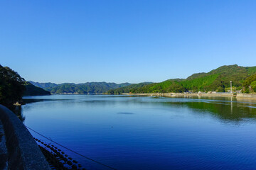 Obraz premium Calm coastal lagoon and mountain landscape along Shikoku Henro pilgrimage route in Japan