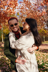 Fototapeta premium Stylish young couple enjoys a romantic outdoor date in springtime serenity