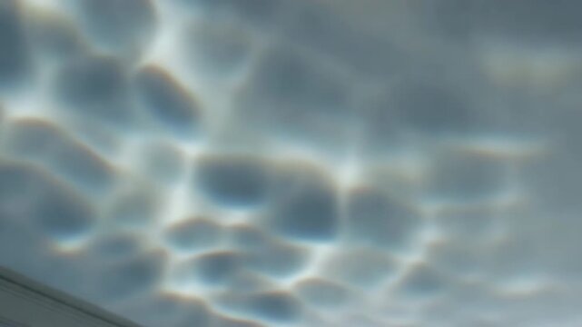 Gentle Water Reflection with Dancing Caustics on a Blank Ceiling Surface