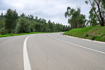 Fototapeta premium winding bend in the road in the countryside