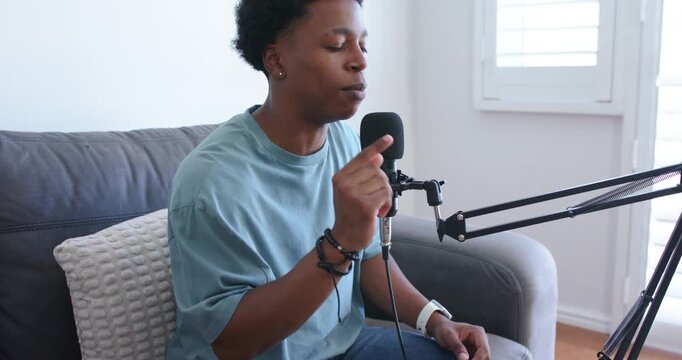 Male host starting podcast by addressing mic, gesturing while animated waveform highlighting speech