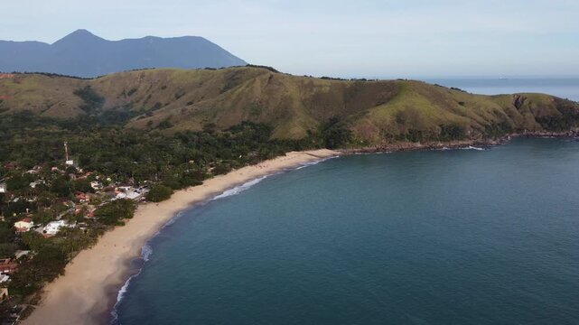Toque-Toque Grande Beach in S&atilde;o Sebasti&atilde;o, north coast, a paradisiacal beach amidst the mountains.