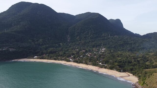 Toque-Toque Grande Beach in S&atilde;o Sebasti&atilde;o, north coast, a paradisiacal beach amidst the mountains.