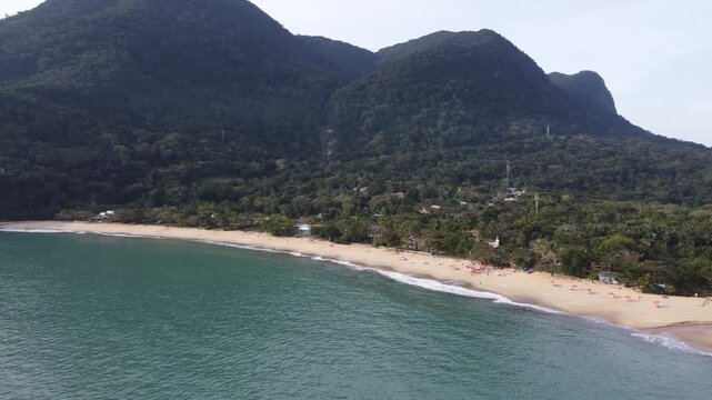 Toque-Toque Grande Beach in S&atilde;o Sebasti&atilde;o, north coast, a paradisiacal beach amidst the mountains.