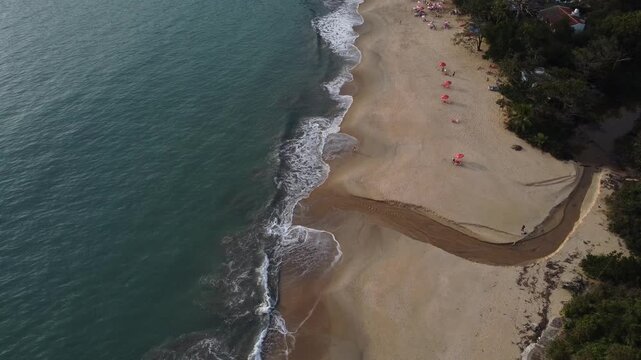 Toque-Toque Grande Beach in S&atilde;o Sebasti&atilde;o, north coast, a paradisiacal beach amidst the mountains.