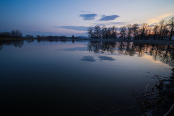 Zachód słońca, zalew Jawornik, Jawor, Miasto Jawor, natura, woda, drzewa, odbicie w wodzie, © Adrian Jaśpiński
