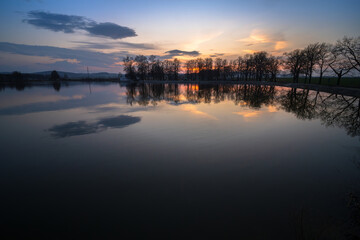Zachód słońca, zalew Jawornik, Jawor, Miasto Jawor, natura, woda, drzewa, odbicie w wodzie, © Adrian Jaśpiński