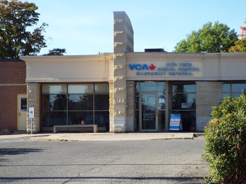 Ottawa, Ontario, Canada-July 19, 2025: The storefront of "VCA Alta Vista Animal Hospital Emergency Referral" at 2614 Bank Street provides 24-hour urgent veterinary care services.