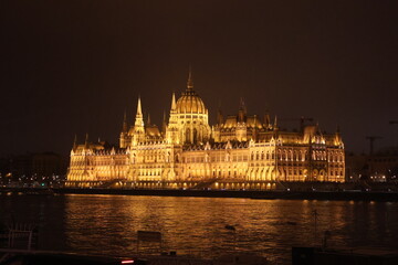 Obraz premium hungarian parliament in budapest