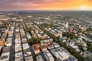 Obraz premium Aerial view of Savannah, Georgia. American city old historical architecture. USA panoramic cityscape at night