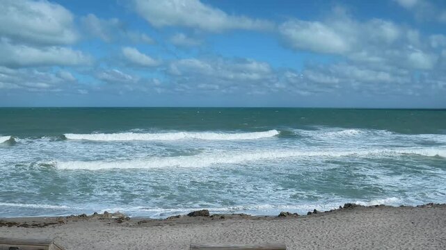 Cinematic 4K Ocean Waves: Powerful Atlantic Surf Breaking on Hobe Sound Beach, Florida