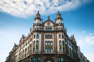Obraz premium Historic Budapest Building Under Blue Sky