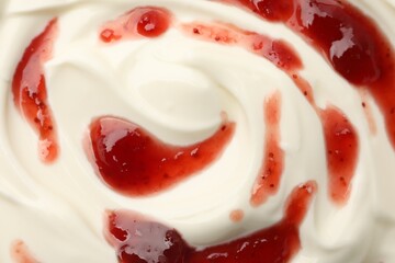 Obraz premium Delicious yogurt with strawberry jam as background, top view